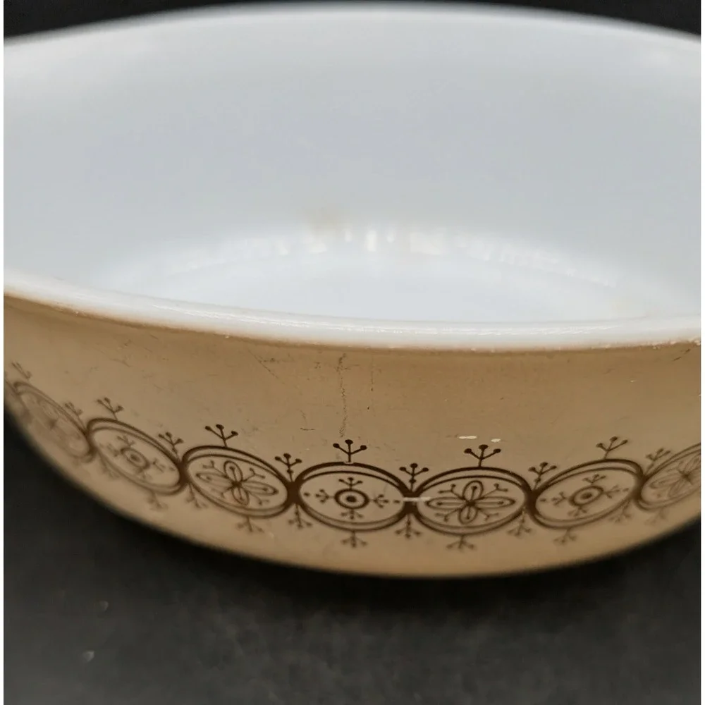 Vintage Pyrex 043 Told Medallion 1.5 Qt Oval Casserole Dish Cream Brown MCM